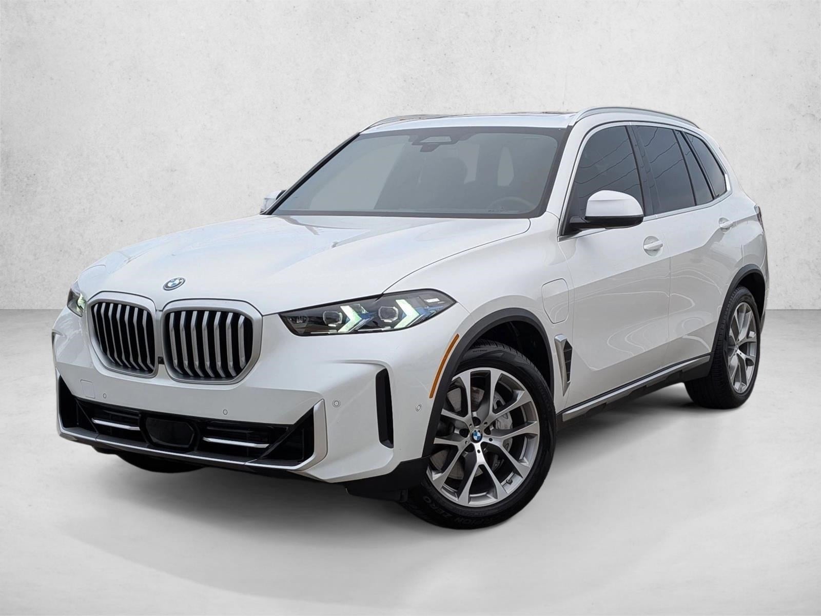 2025 BMW X5 50e's photo