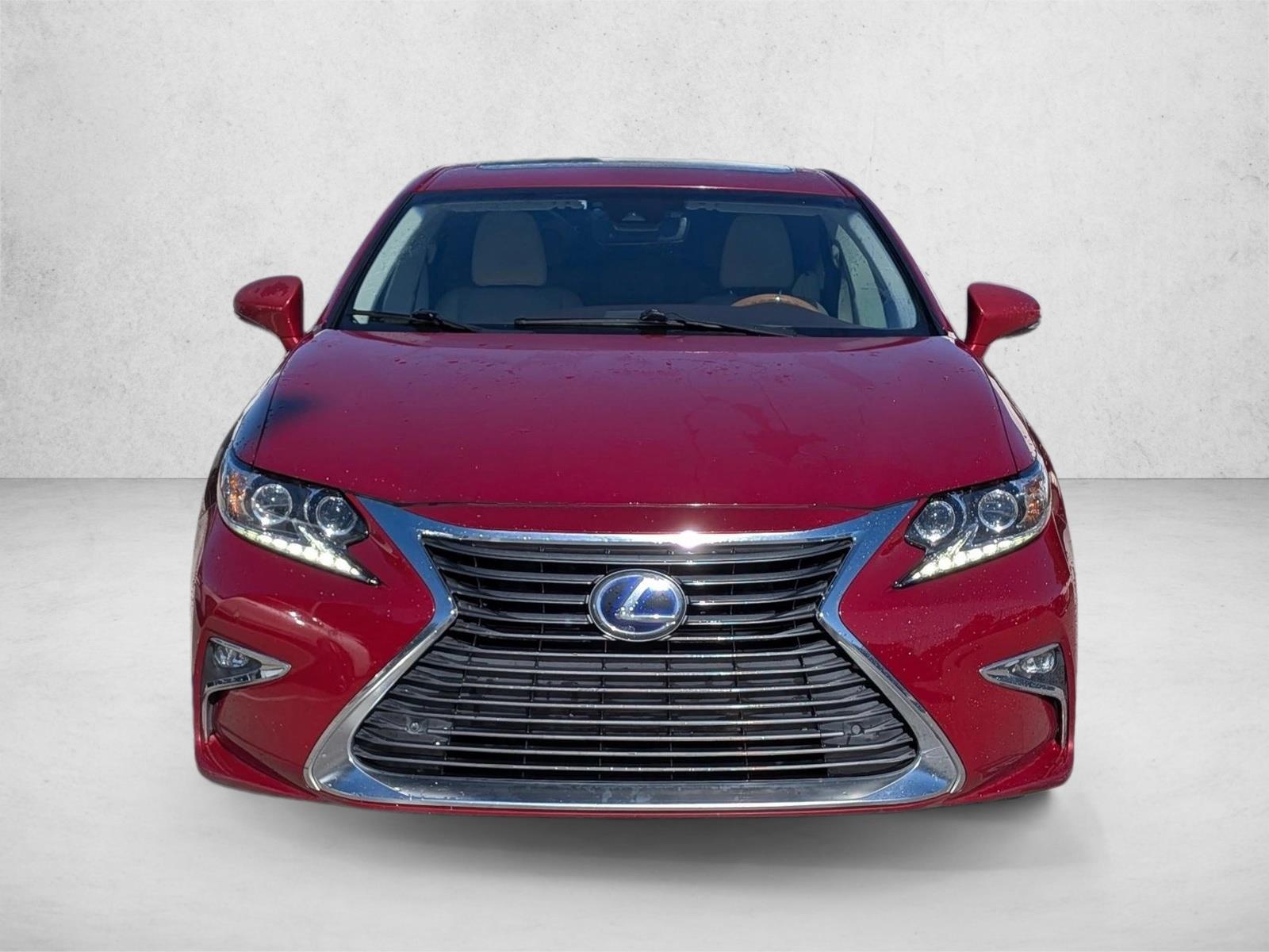 2017 Lexus ES 300h photo 2