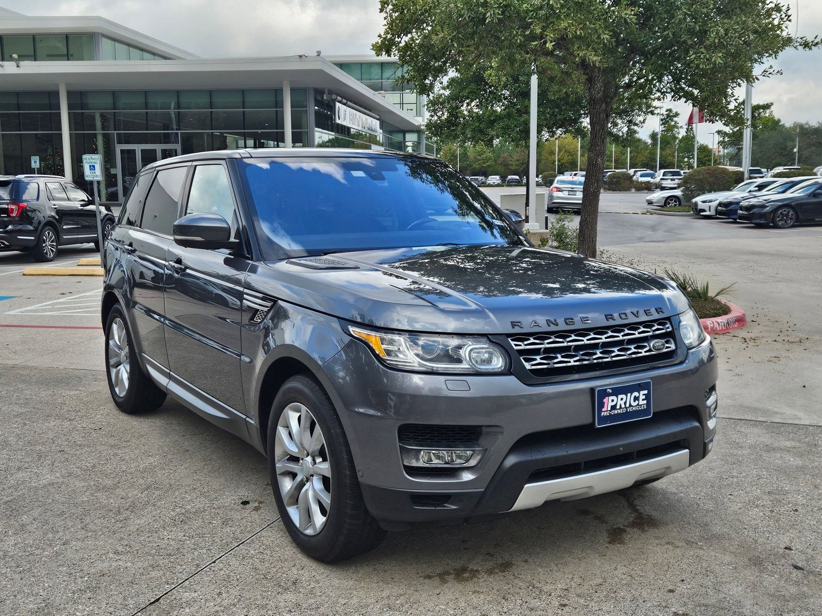 2016 Land Rover Range Rover Sport SE photo 3
