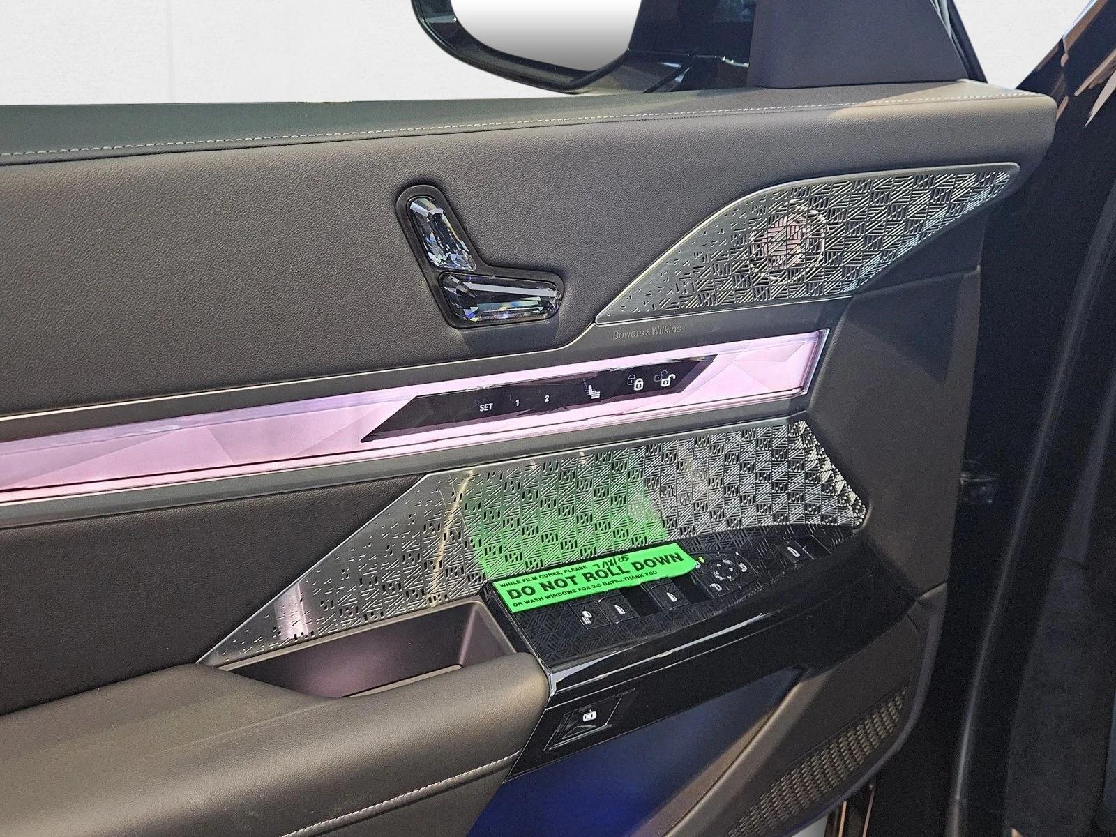 2025 BMW i7 M70 - Photo 8