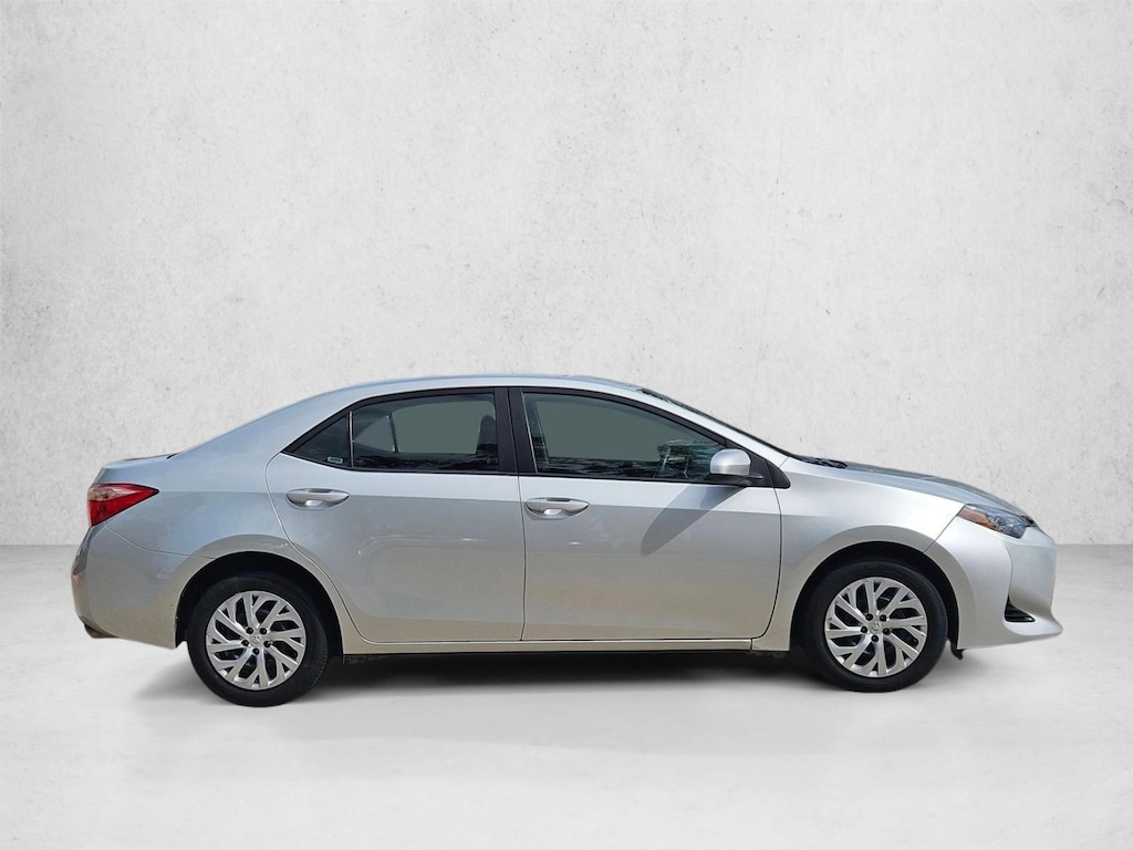 Used 2018 Toyota Corolla SE Sedan