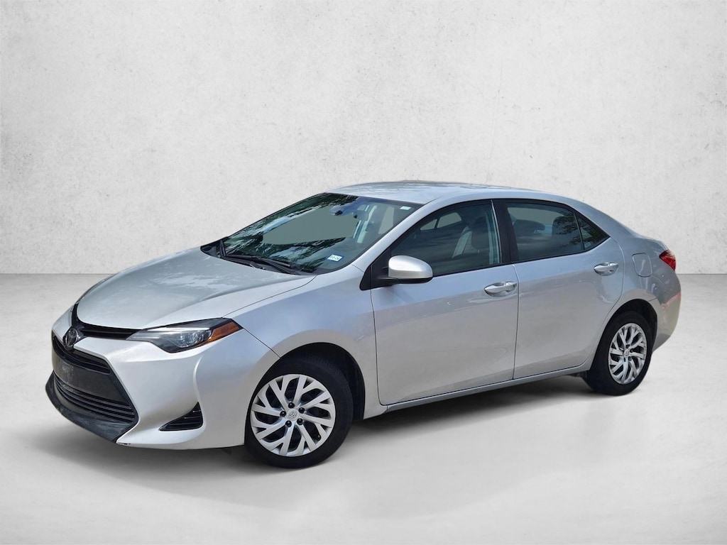 Used 2018 Toyota Corolla SE Sedan