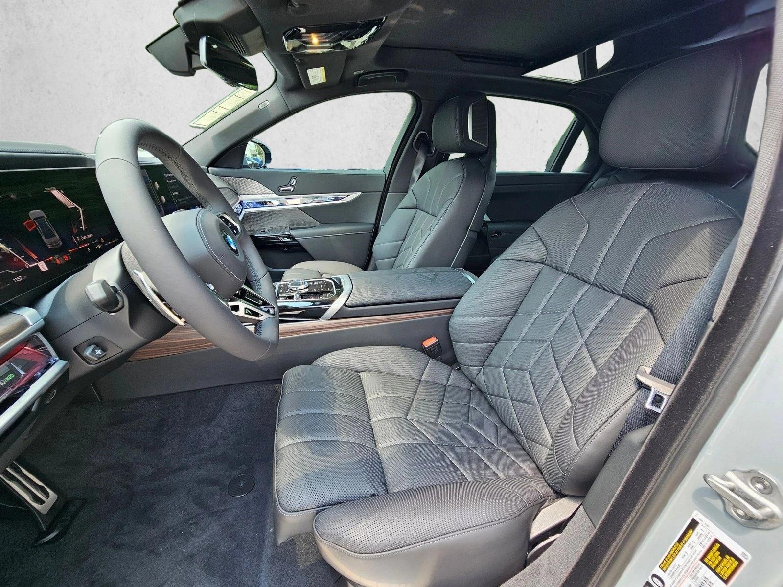 2025 BMW 7 Series 760i - Photo 11