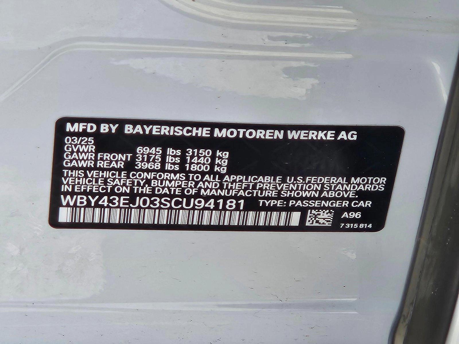 2025 BMW i7 50 - Photo 18