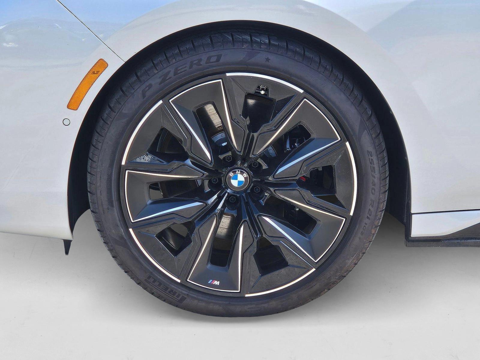 2025 BMW i7 50 - Photo 17