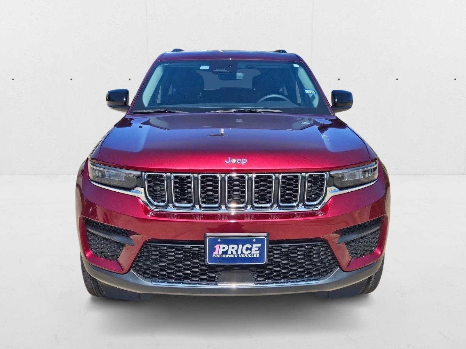 2023 Jeep Grand Cherokee Laredo photo 2