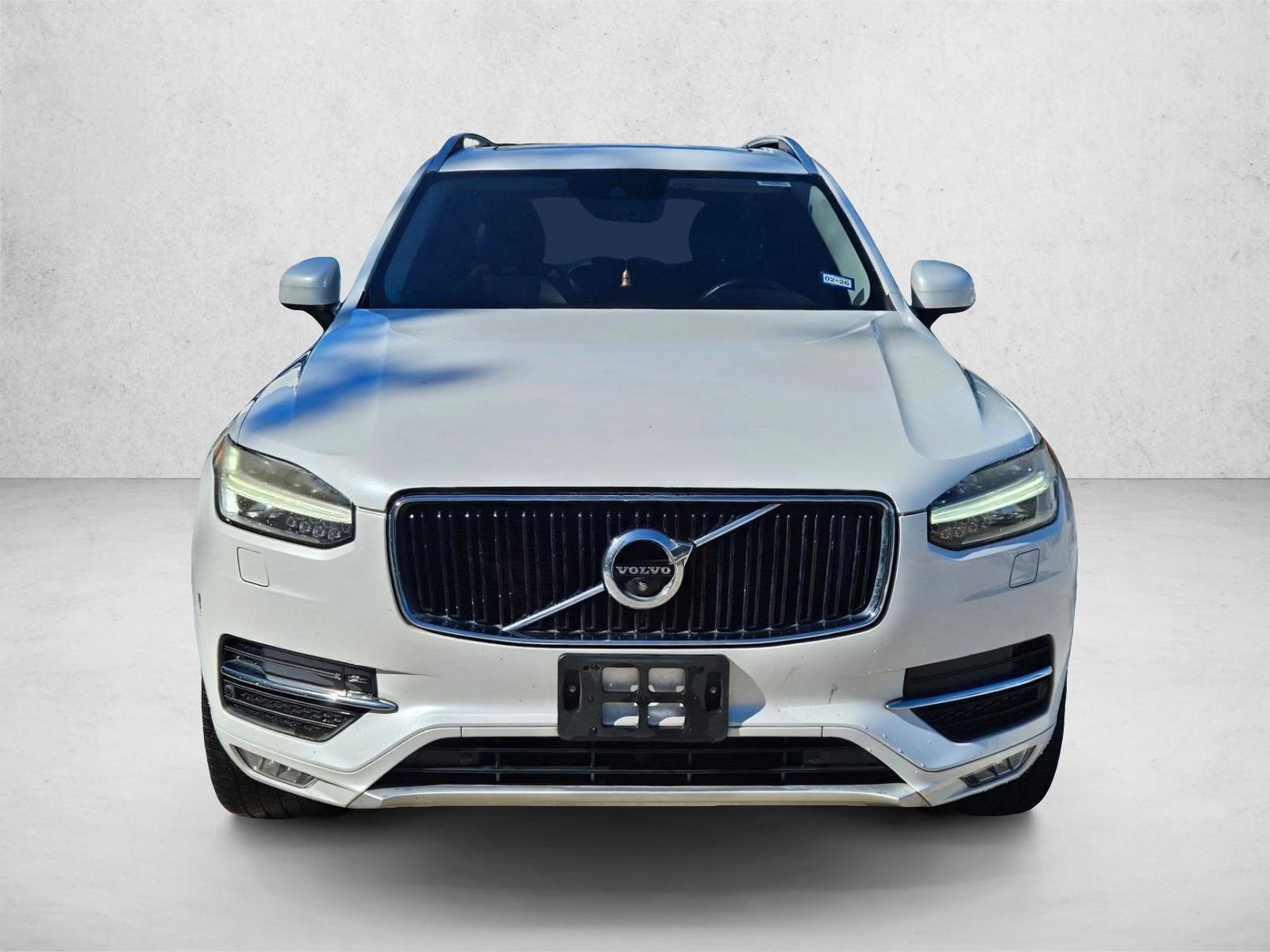 2017 Volvo XC90 T6 AWD Momentum photo 2