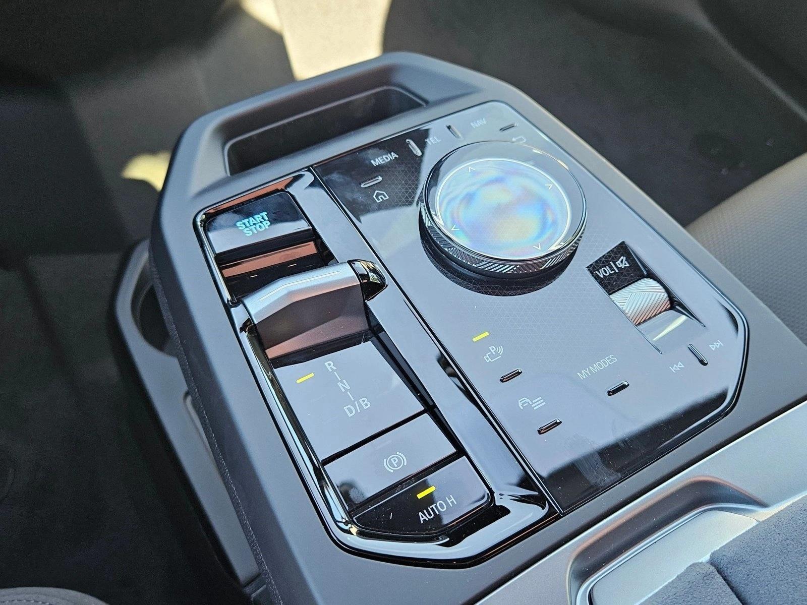 2026 BMW iX 60 - Photo 11