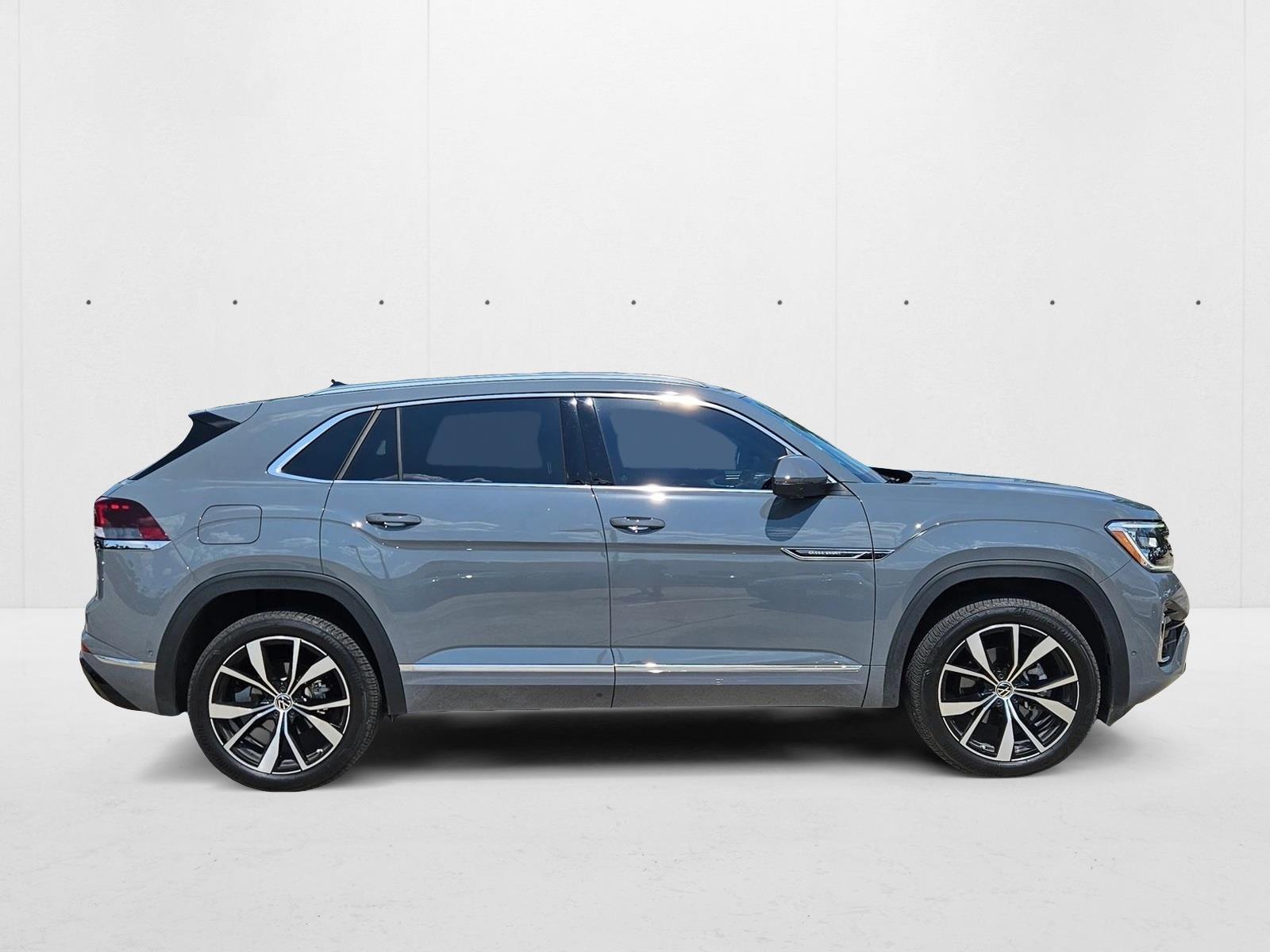 2024 Volkswagen Atlas Cross Sport SEL Premium R-Line photo 3