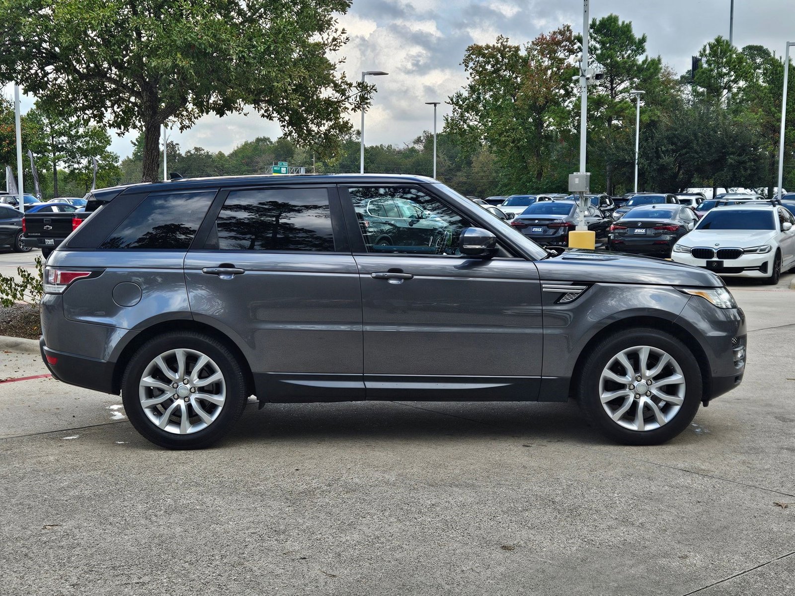 2016 Land Rover Range Rover Sport SE photo 4