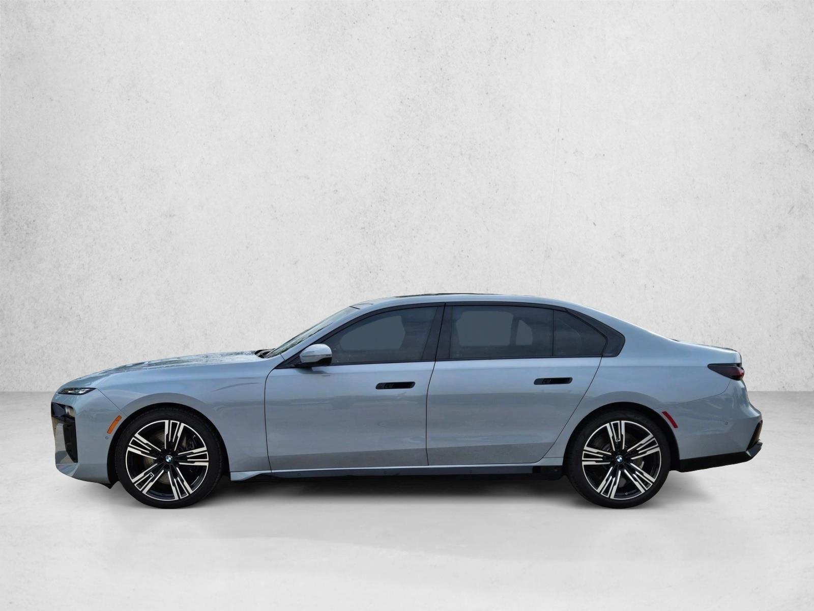 2025 BMW 7 Series 760i - Photo 8