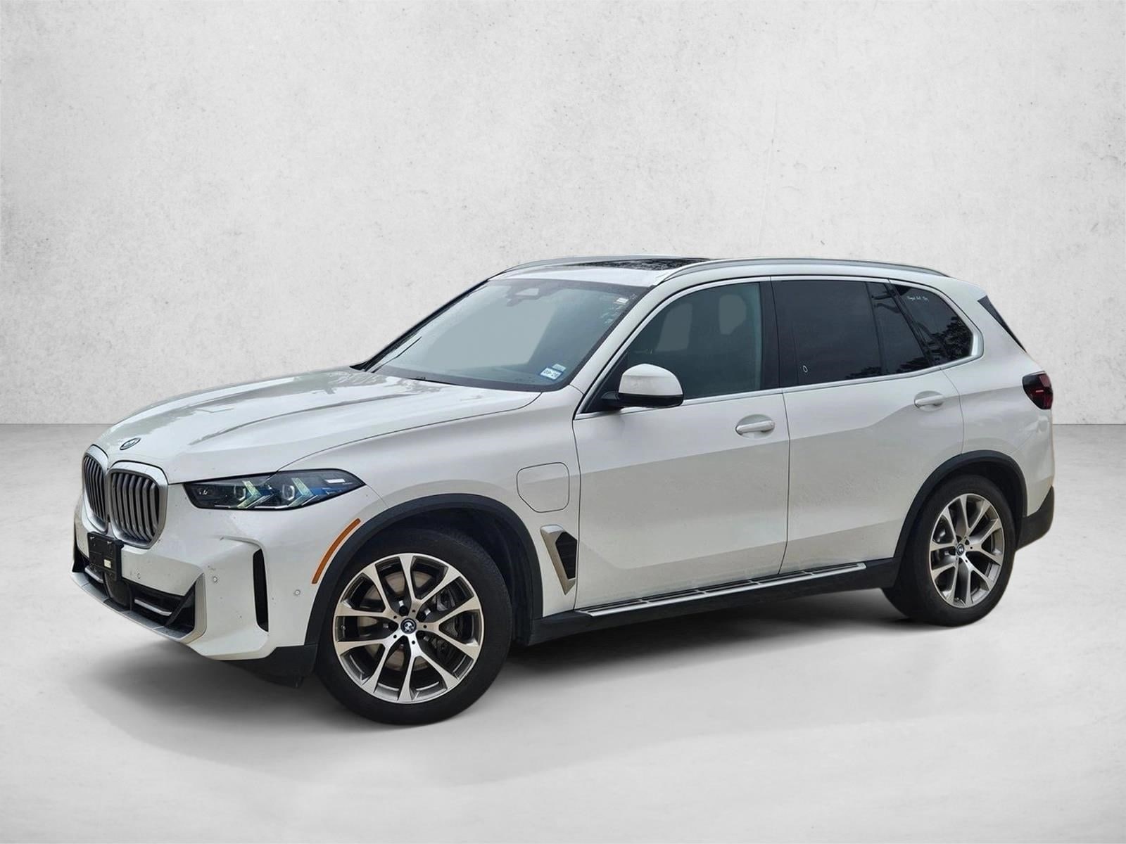 2025 BMW X5 50e's photo