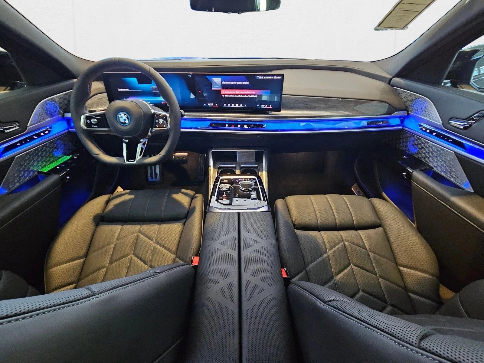 2025 BMW i7 M70 - Photo 11