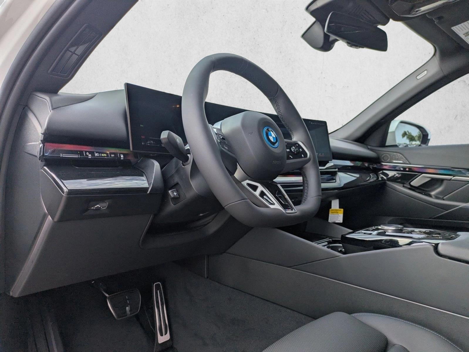 2026 Bmw 550e xDrive photo 2