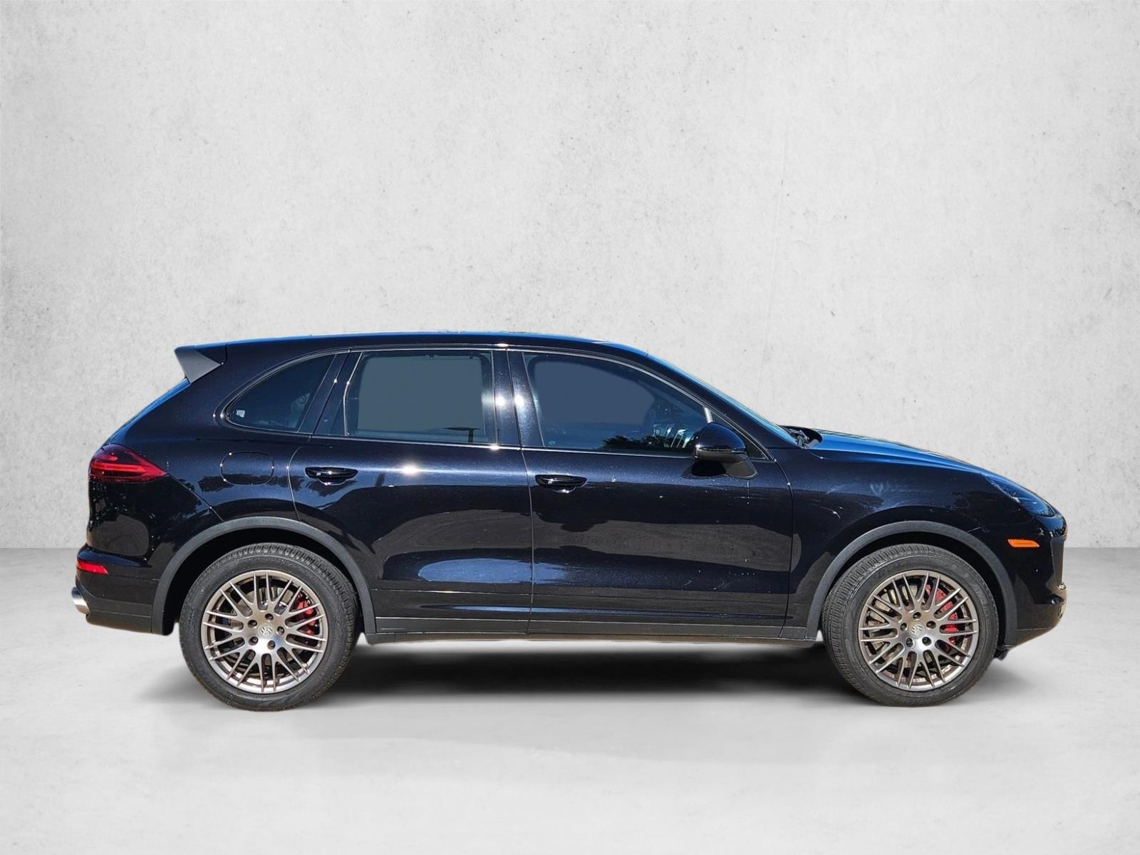 2015 Porsche Cayenne Turbo photo 4
