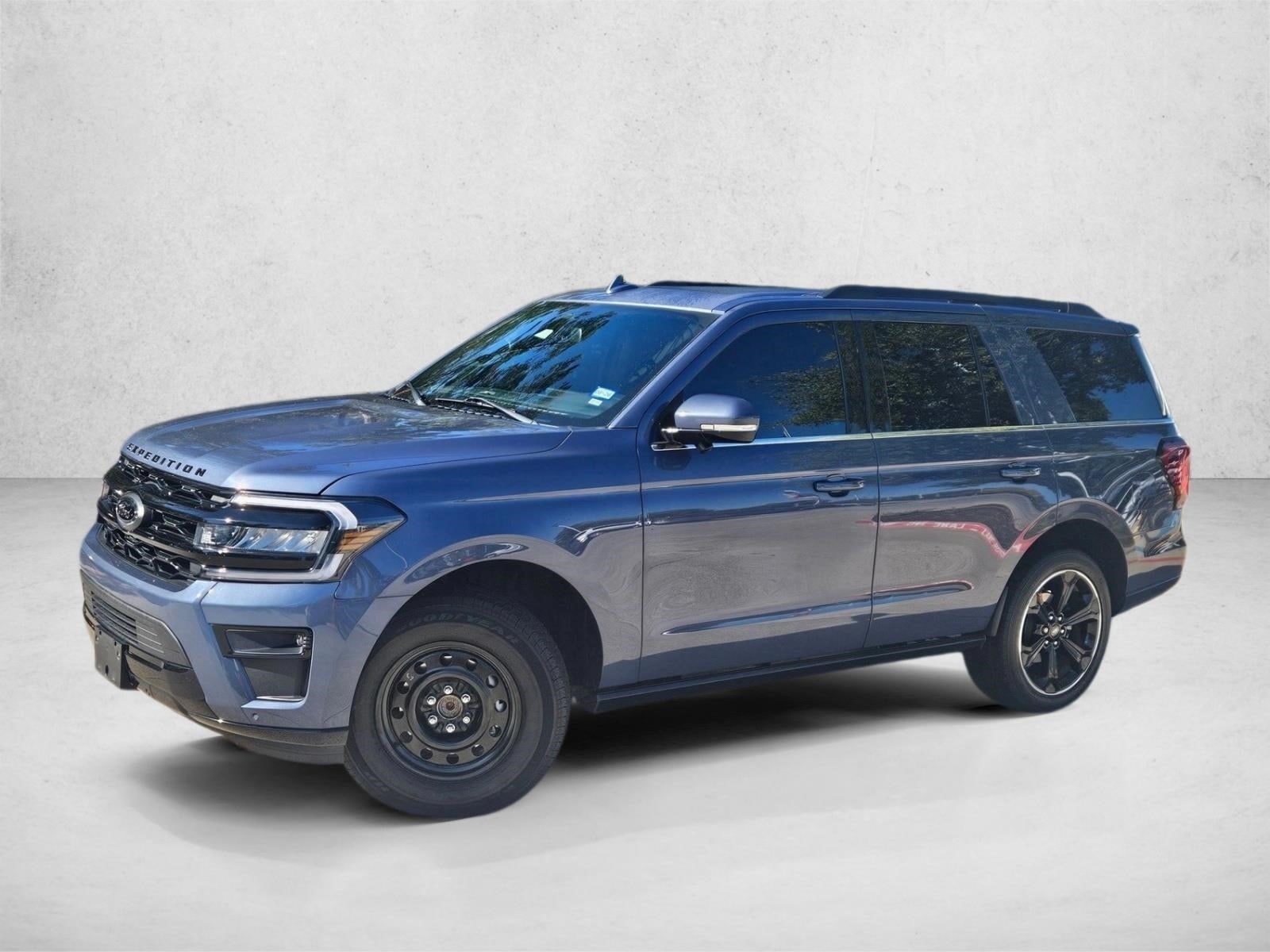 2023 Ford Expedition Limited's photo