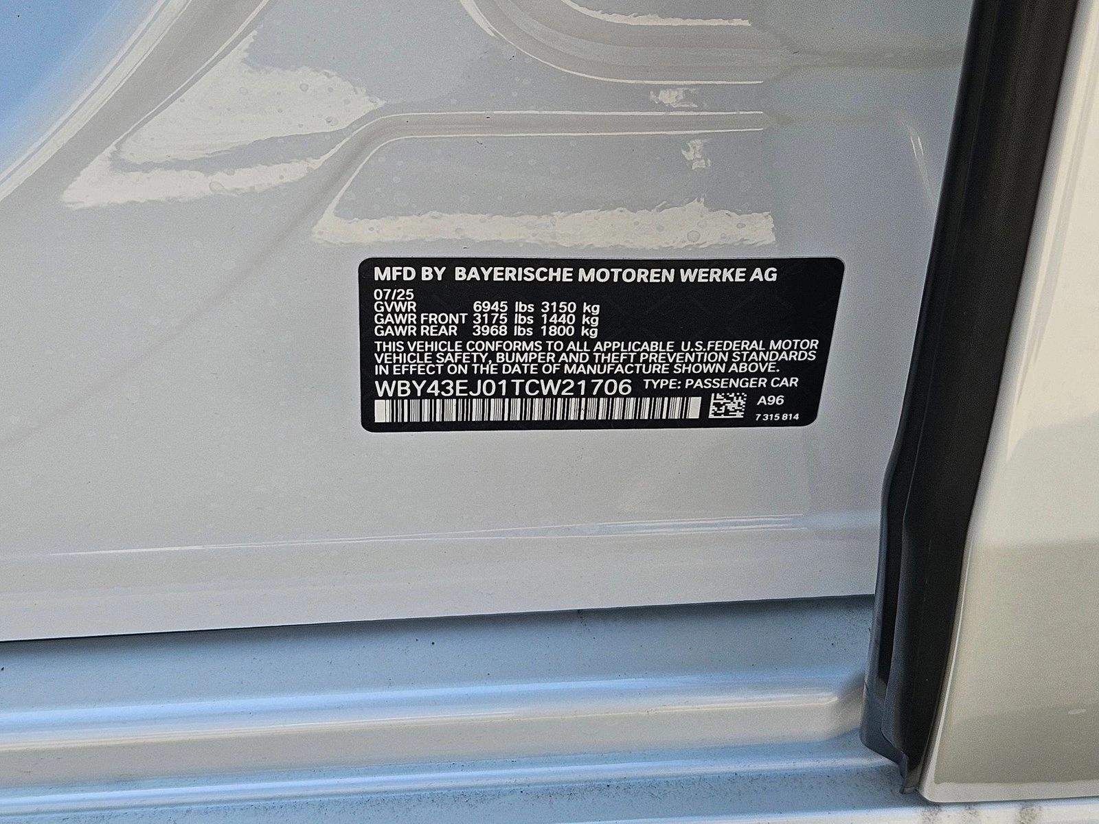 2026 BMW i7 50 - Photo 24