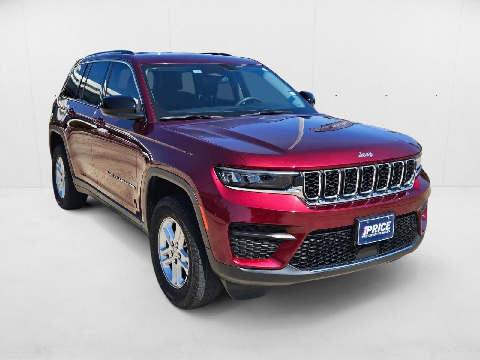 2023 Jeep Grand Cherokee Laredo photo 3