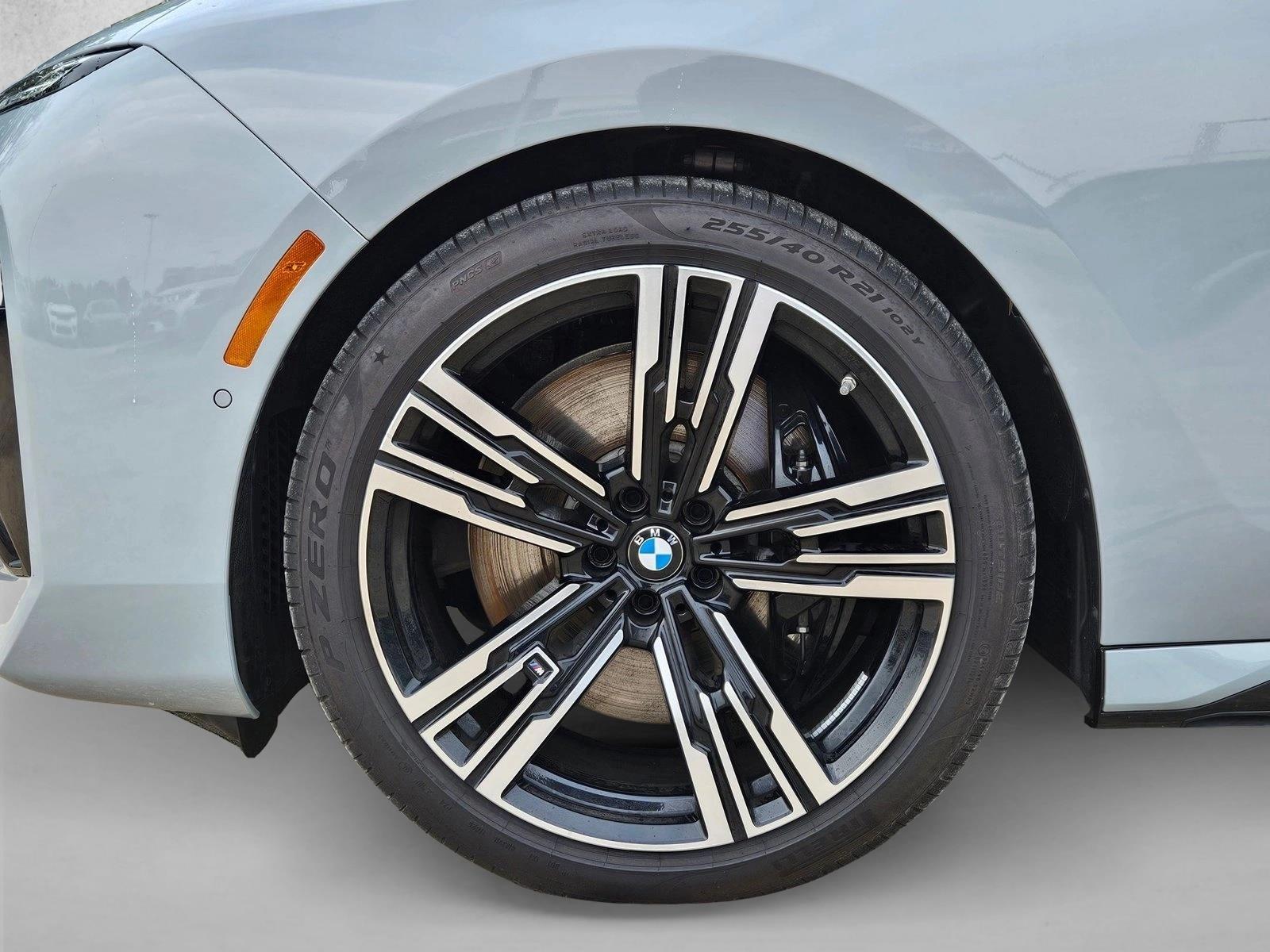 2025 BMW 7 Series 760i - Photo 9
