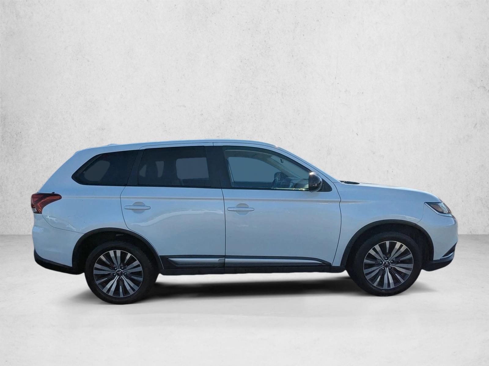 2019 Mitsubishi Outlander ES photo 4