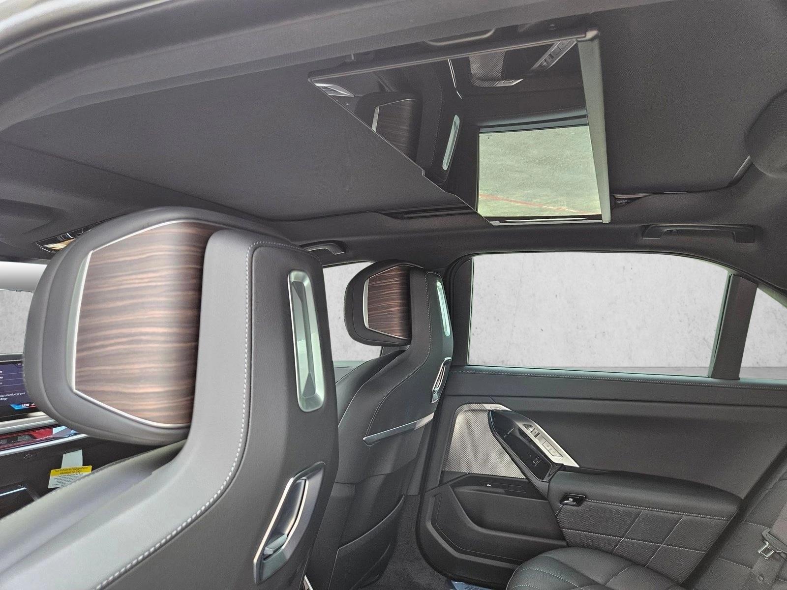 2025 BMW 7 Series 760i - Photo 21