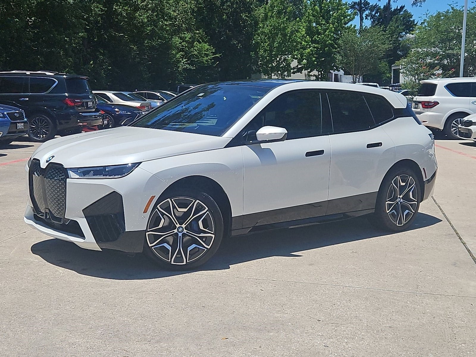 2024 BMW iX xDrive50's photo