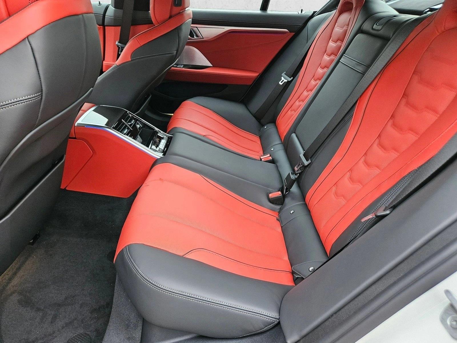 2026 BMW 8 Series M850i - Photo 16