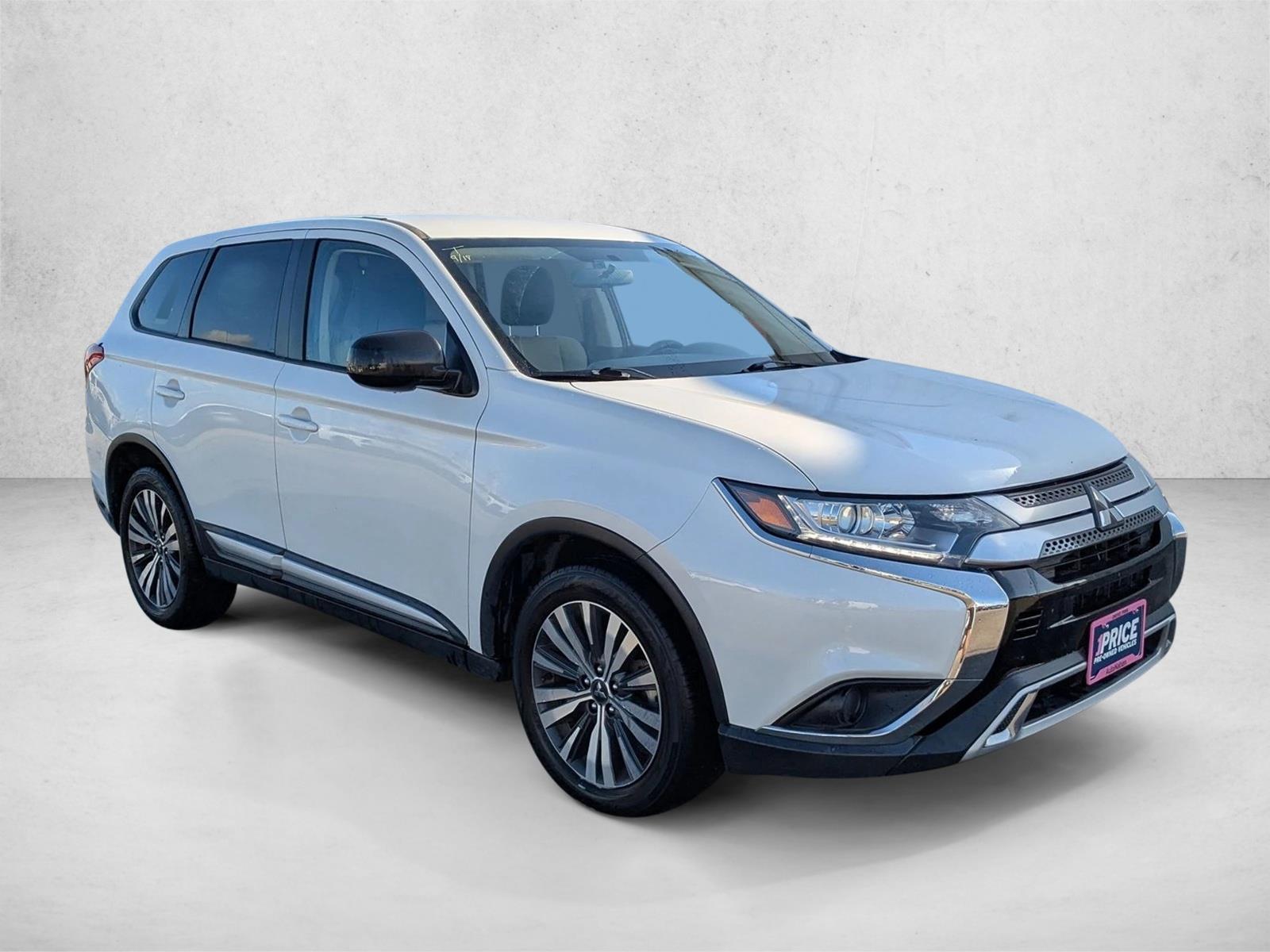 2019 Mitsubishi Outlander ES photo 3