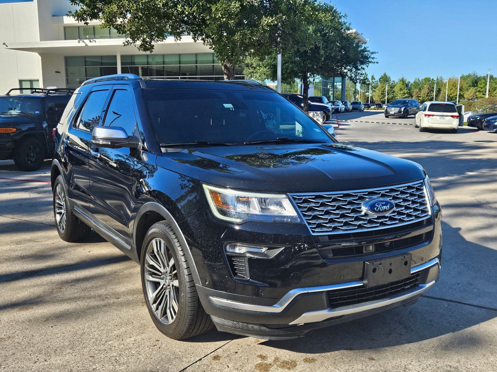 2018 Ford Explorer Platinum photo 2