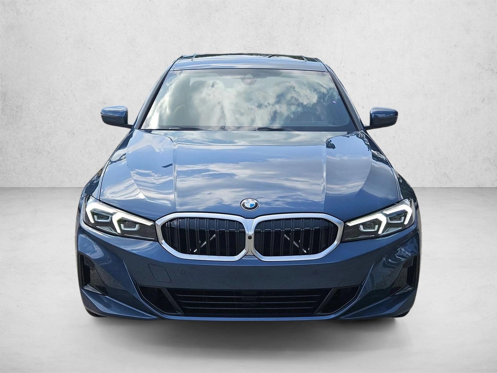 2025 Bmw 330i Sedan photo 2
