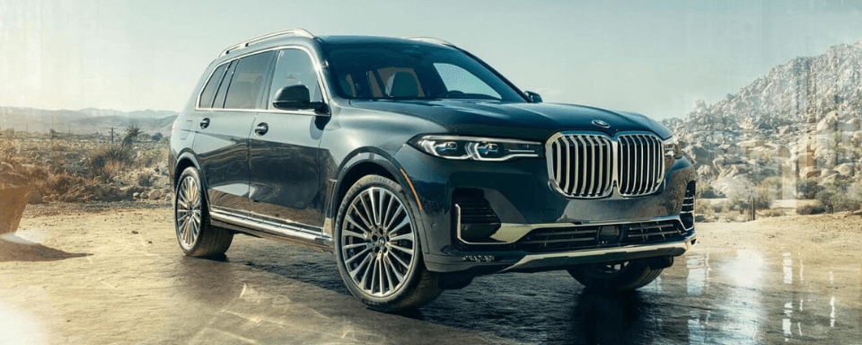 2019 BMW X7 front 3/4 view