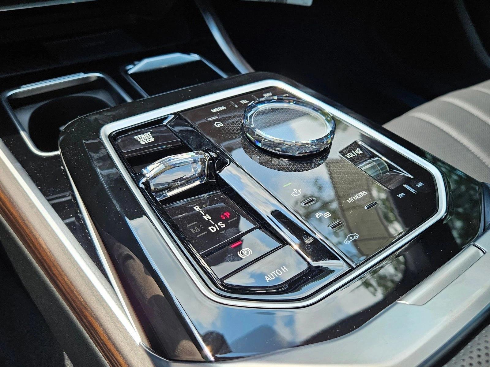 2025 BMW 7 Series 760i - Photo 16