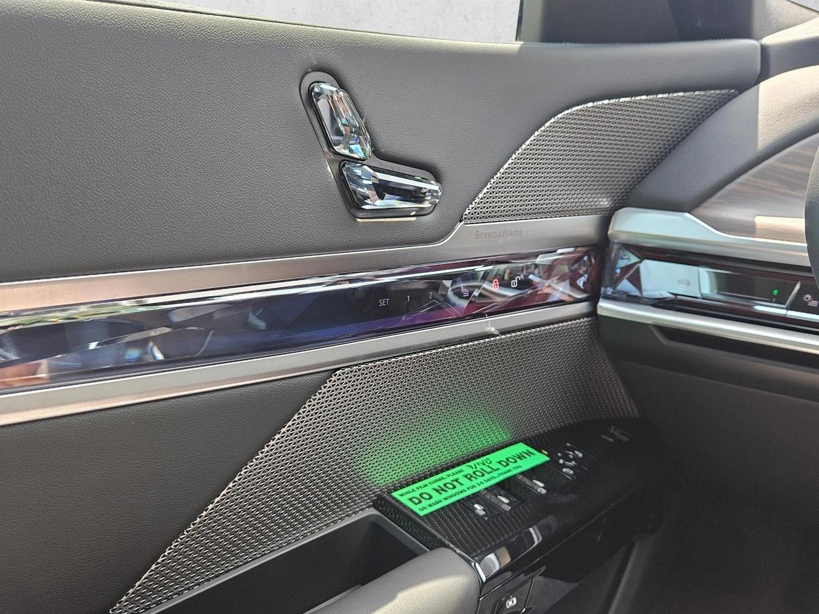 2025 BMW 7 Series 760i - Photo 18