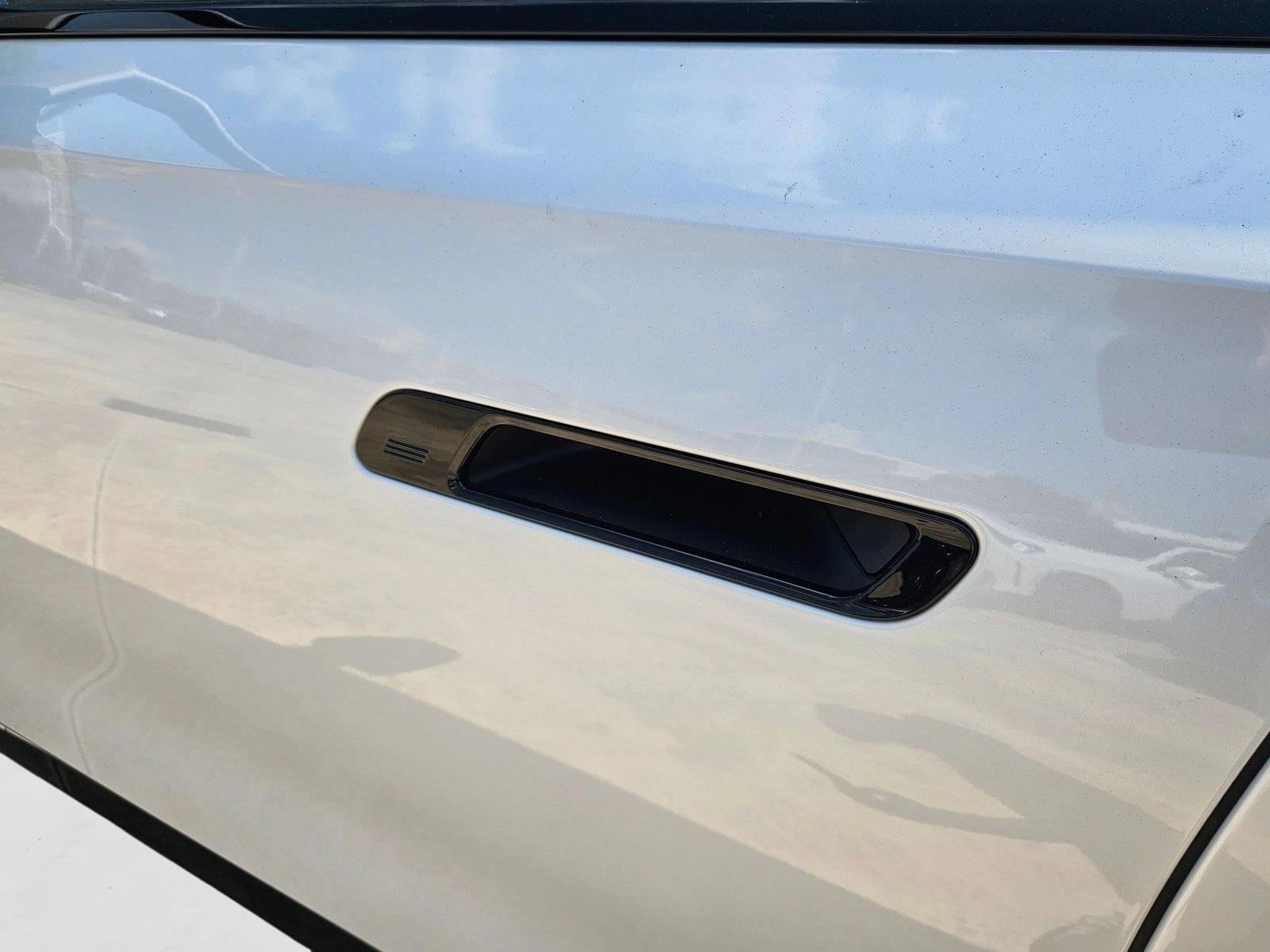 2026 BMW i7 50 - Photo 22