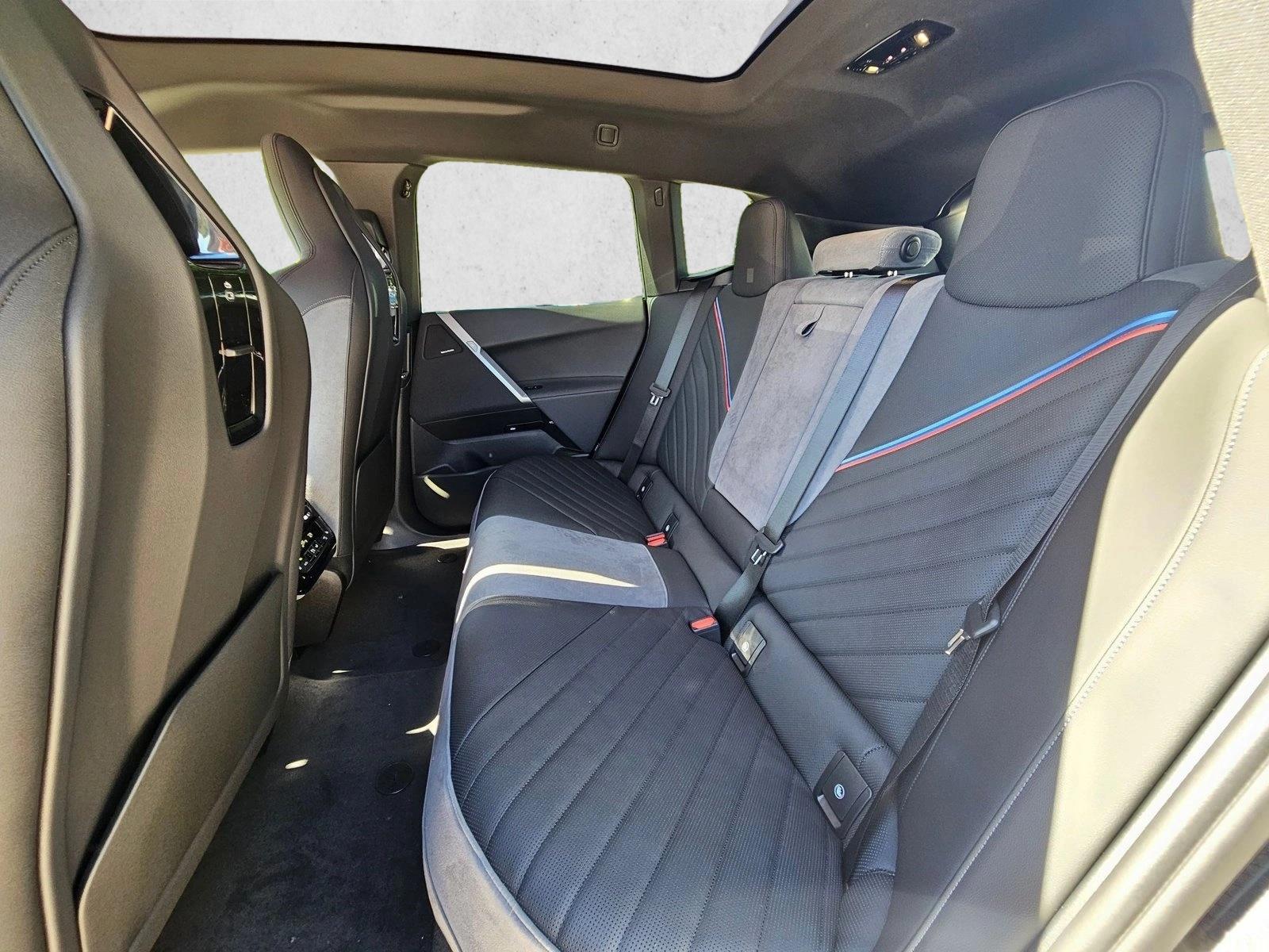 2026 BMW iX 60 - Photo 17