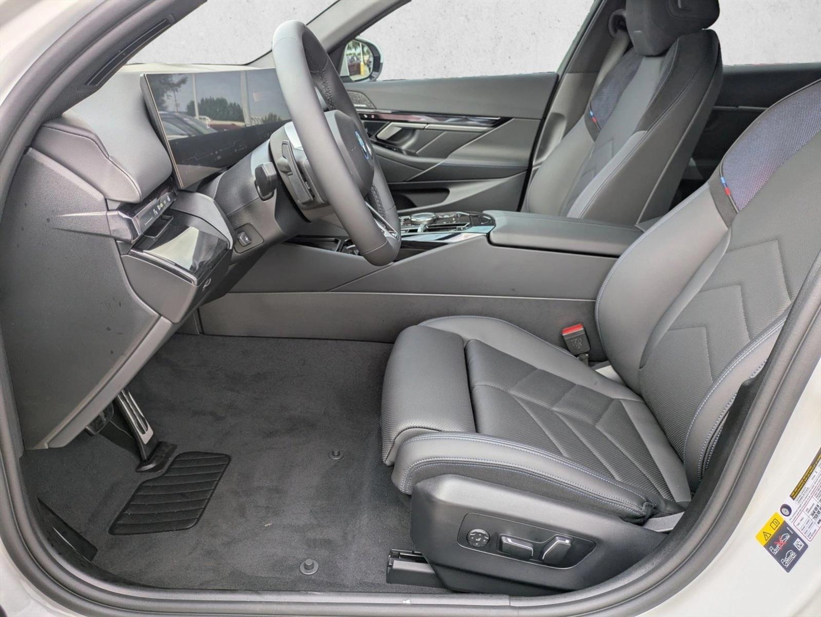 2026 Bmw 550e xDrive photo 3