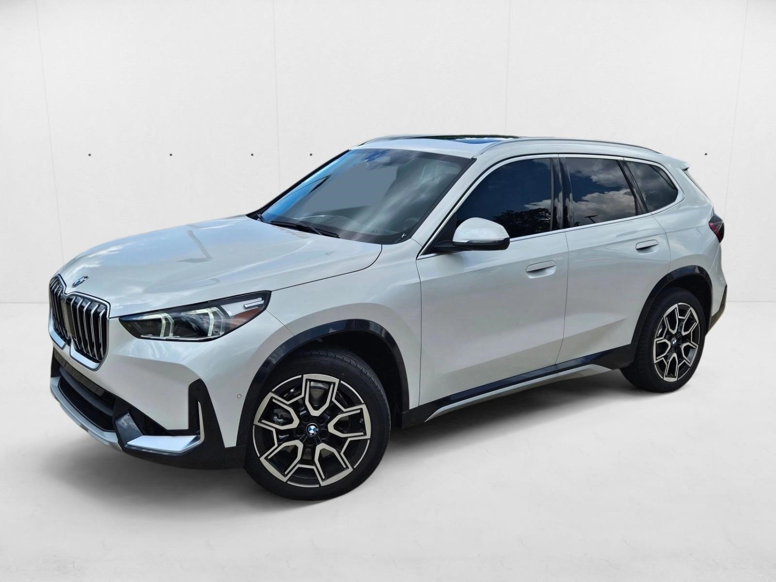 2026 BMW X1 28i's photo