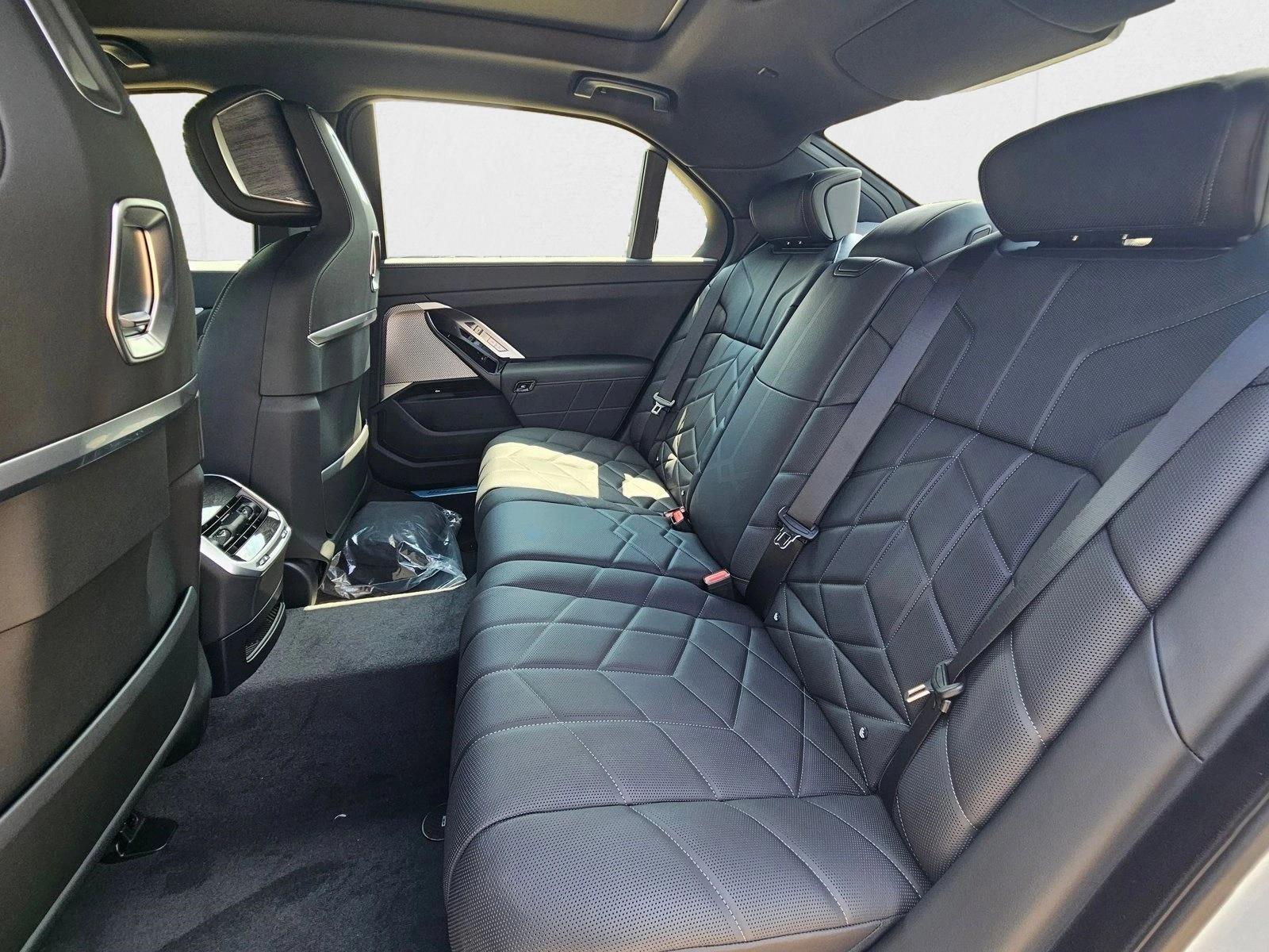 2026 BMW i7 50 - Photo 11
