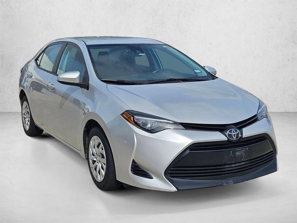 Used 2018 Toyota Corolla SE Sedan