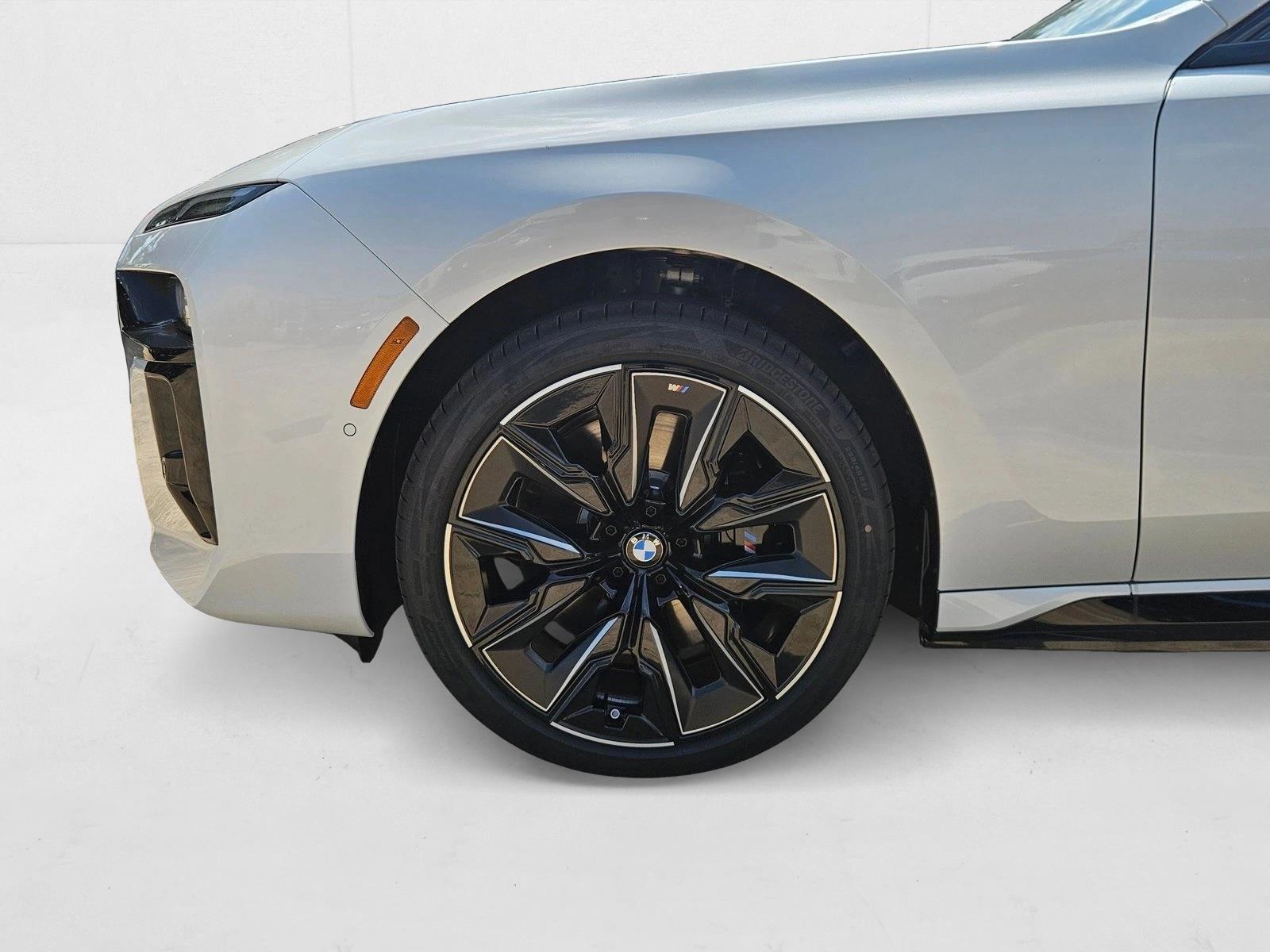 2026 BMW i7 50 - Photo 8