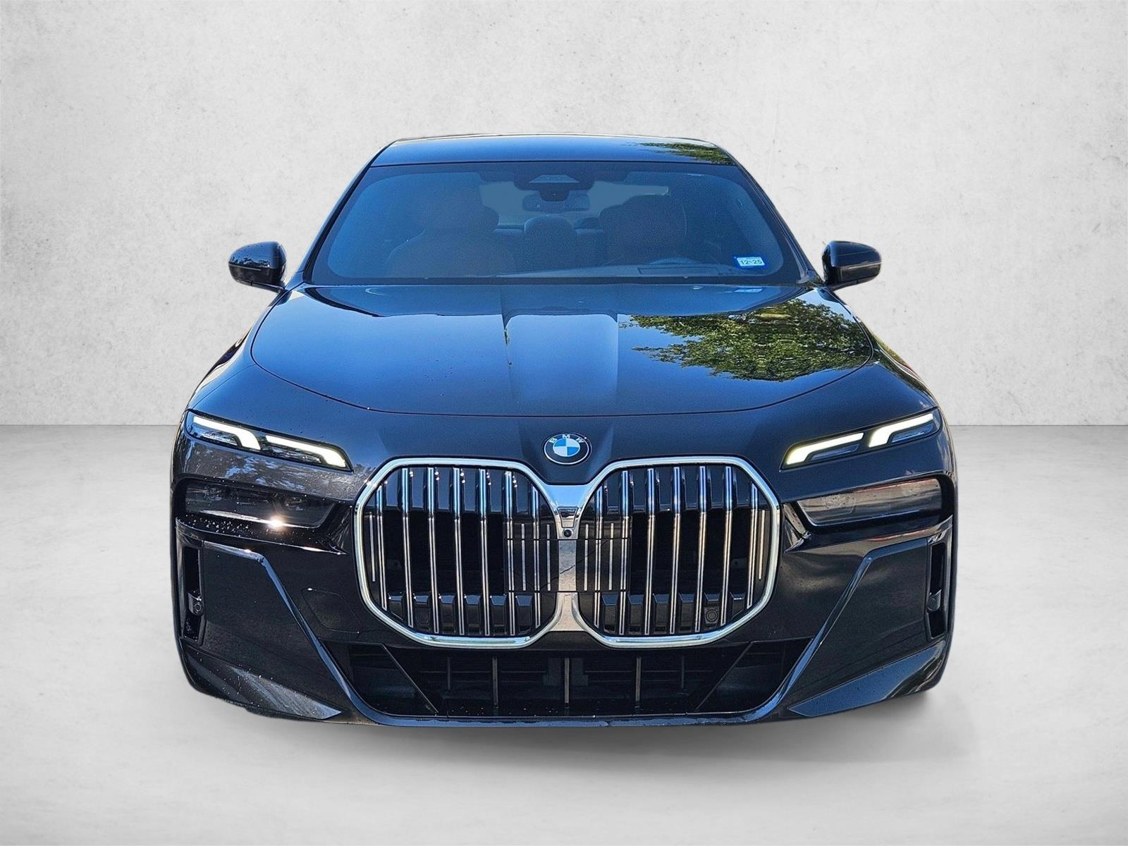2023 Bmw 740i photo 2
