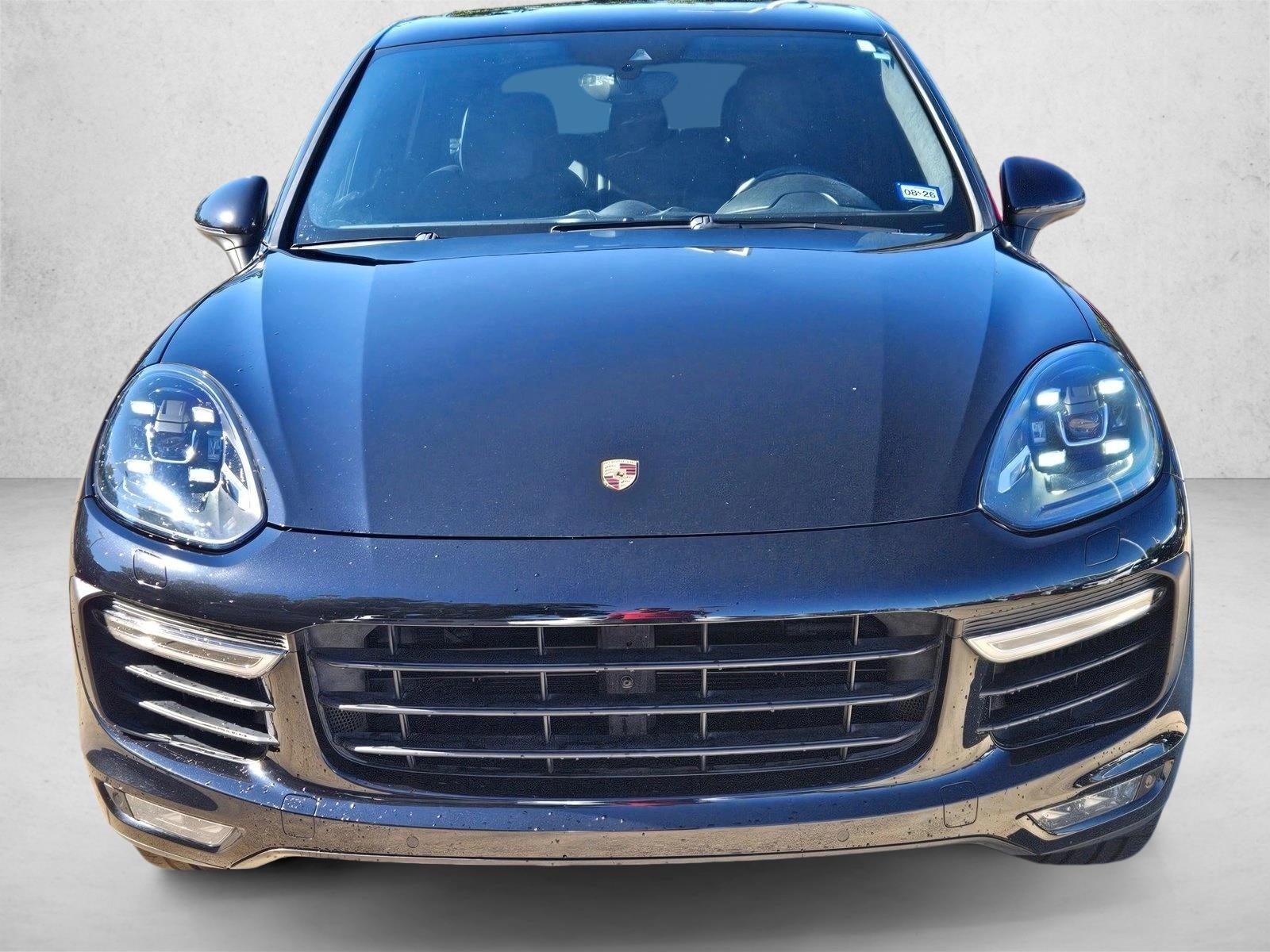 2015 Porsche Cayenne Turbo photo 2