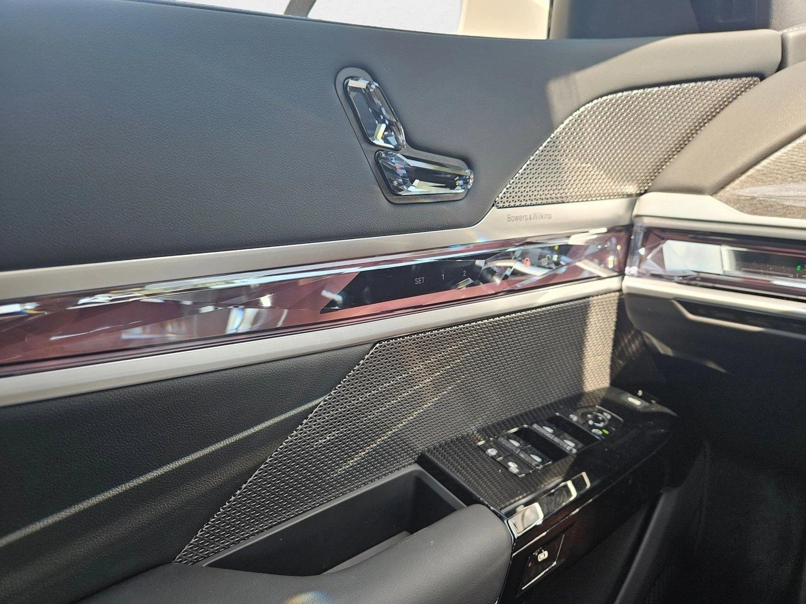 2026 BMW i7 50 - Photo 19