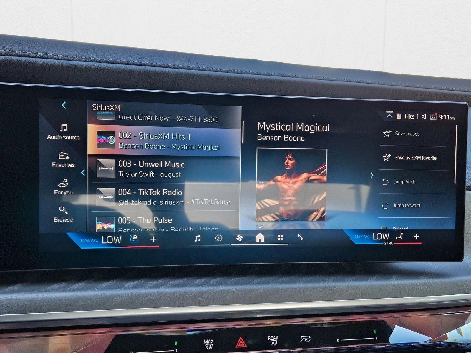 2025 BMW i7 50 - Photo 12