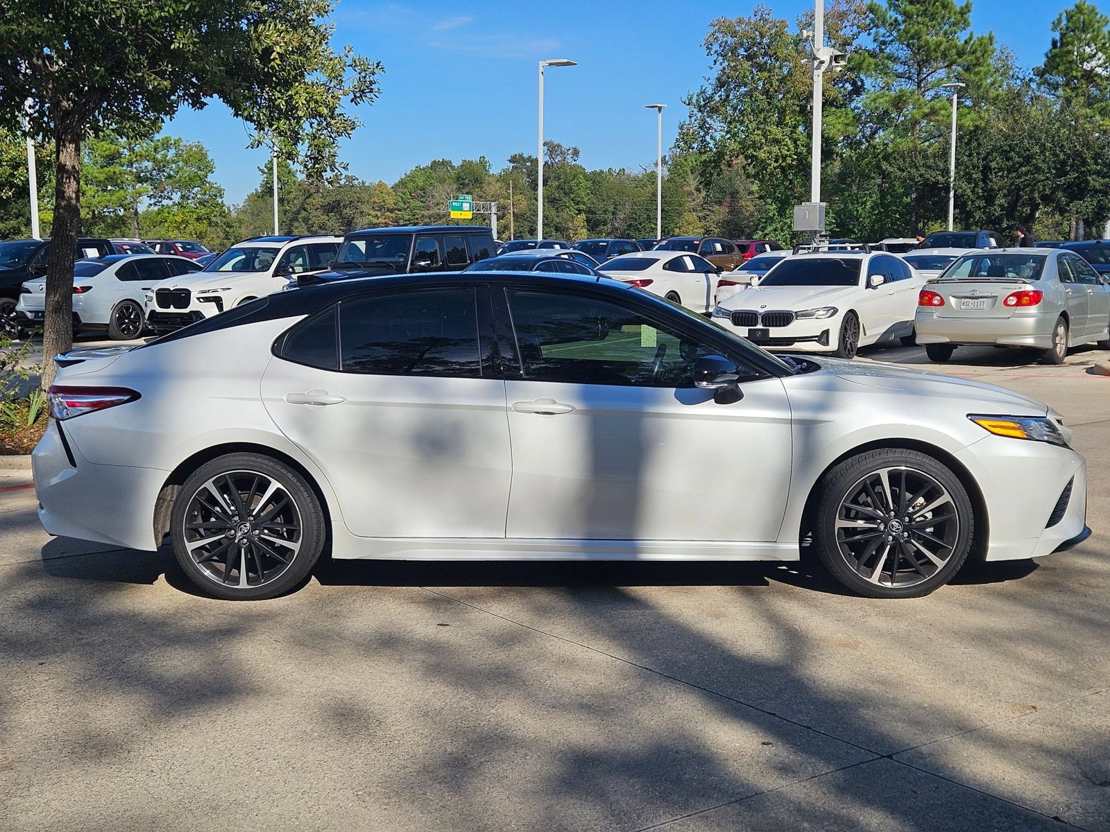 2020 Toyota Camry XSE photo 4