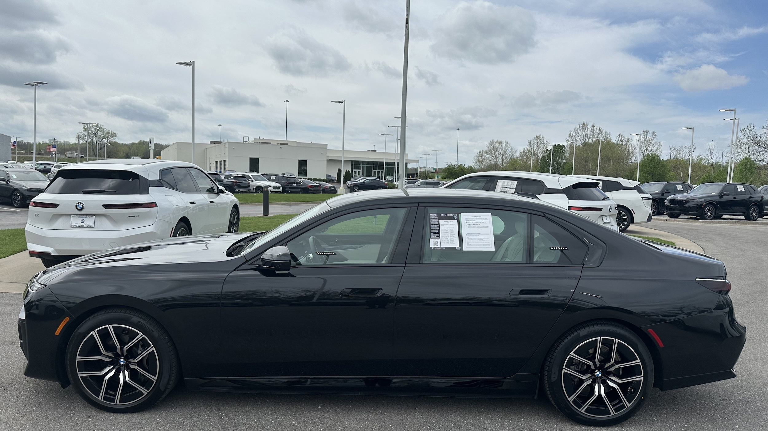 2025 BMW i7 xDrive60 photo 5