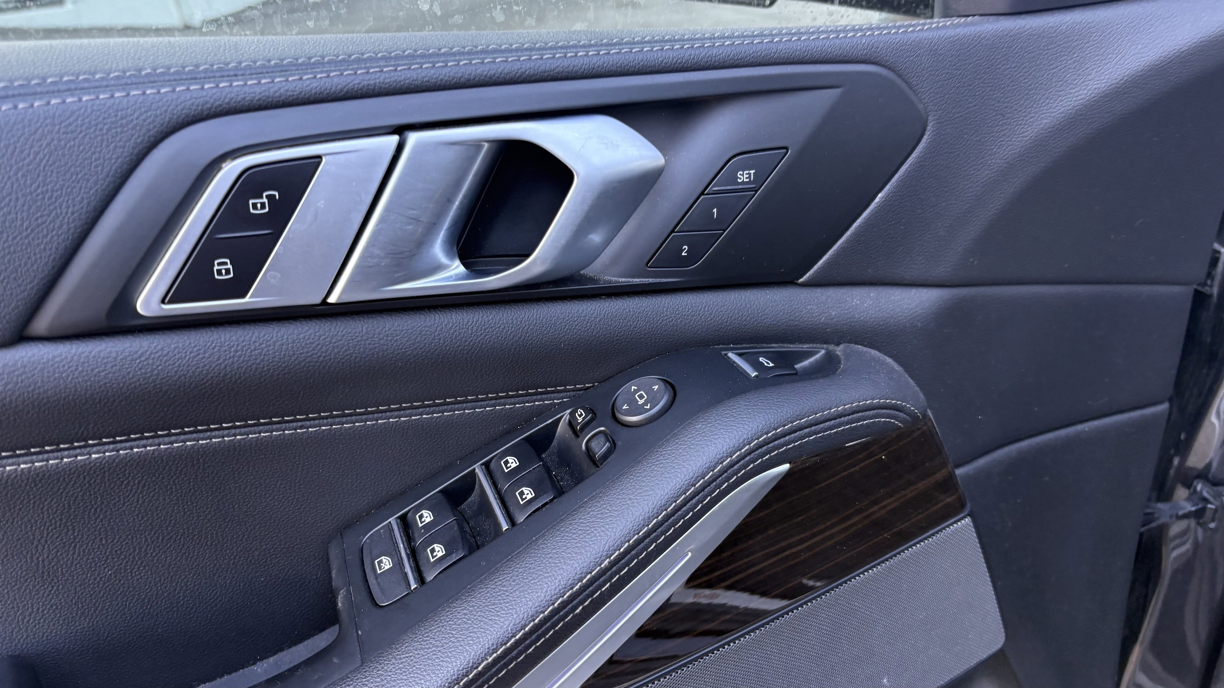 Used 2020 BMW X5 40i with VIN 5UXCR6C06L9C37286 for sale in Kansas City