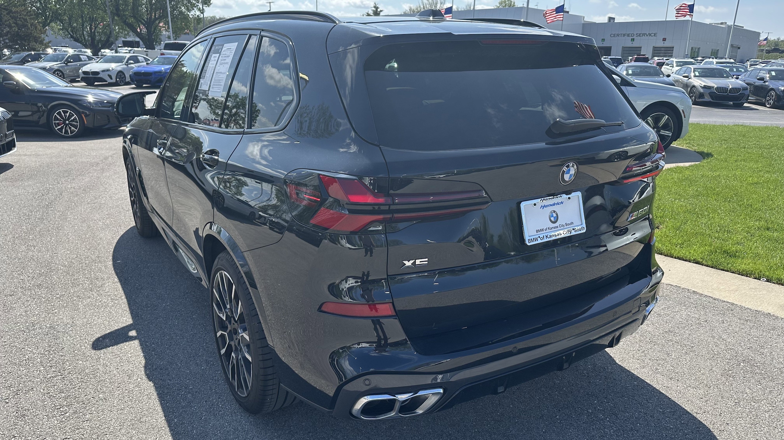 2025 BMW X5 M60i photo 3