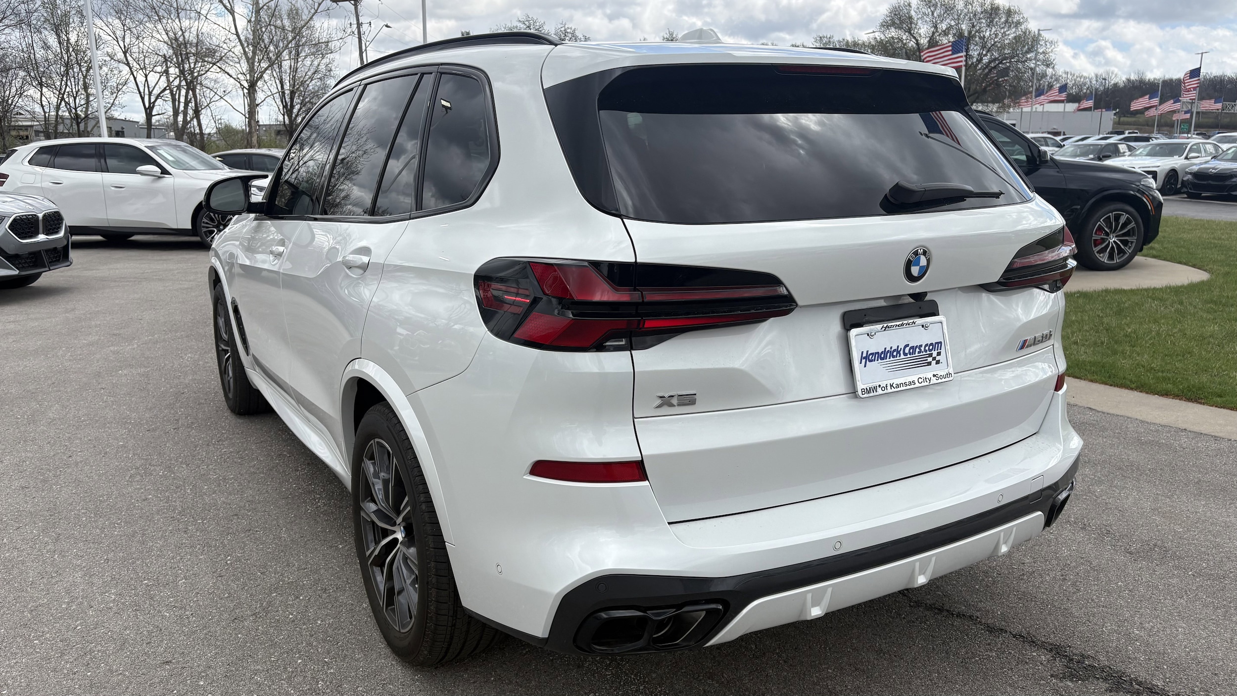 2025 BMW X5 M60i photo 3
