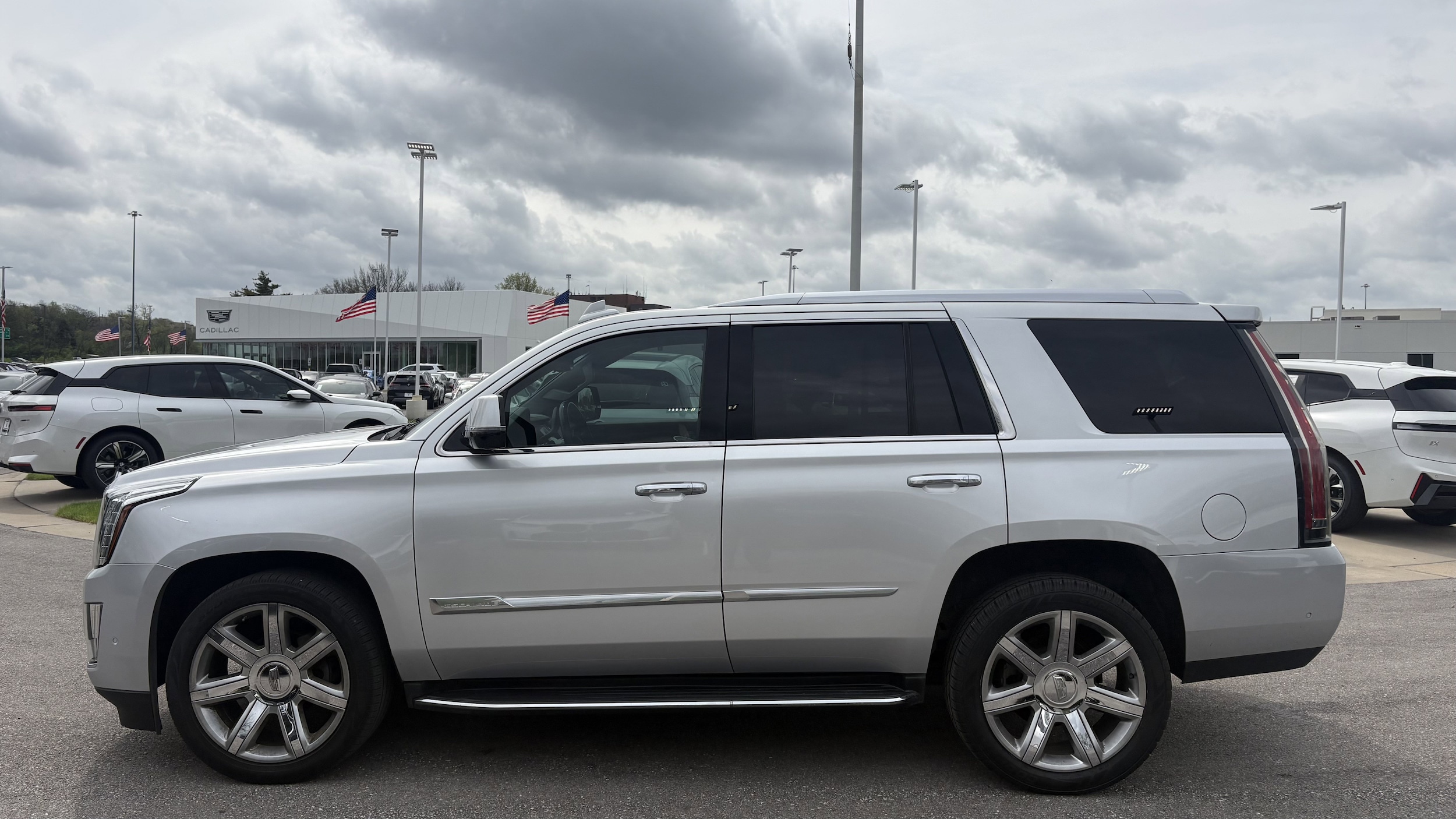 2018 CADILLAC Escalade Luxury photo 6